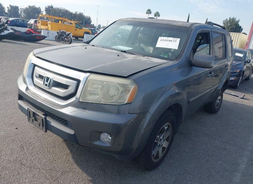 Photo 2 of 2010 Honda Pilot TOURING (VIN 5FNYF3H93AB008974)