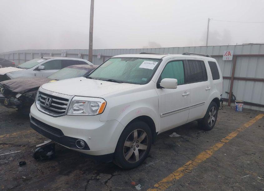 Photo 2 of 2013 Honda Pilot TOURING (VIN 5FNYF3H93DB011006)