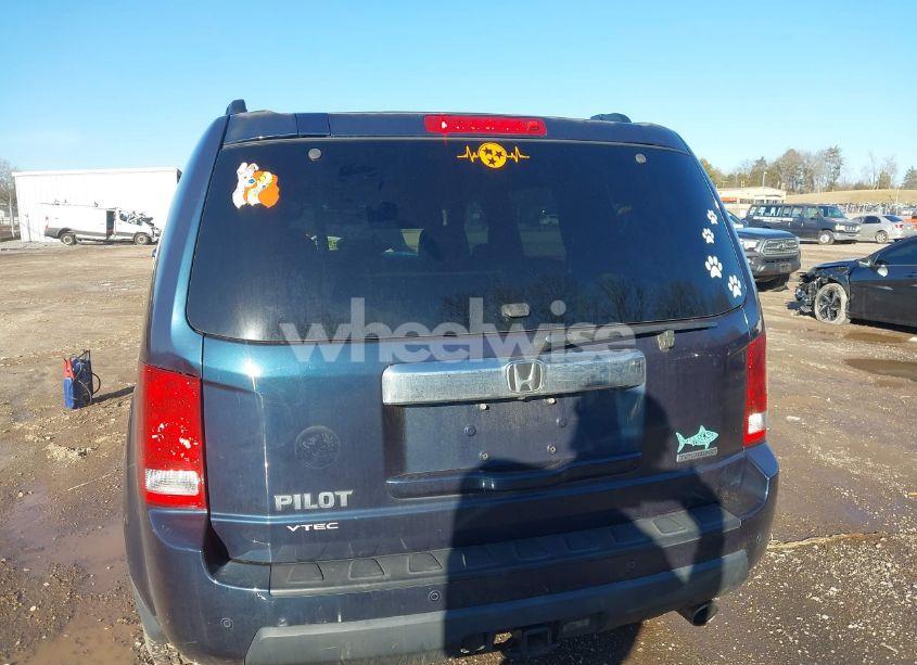 Photo 16 of 2010 Honda Pilot TOURING (VIN 5FNYF3H95AB008295)