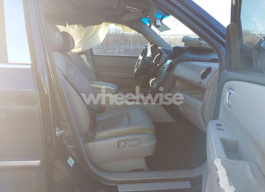 Photo 5 of 2010 Honda Pilot TOURING (VIN 5FNYF3H95AB008295)