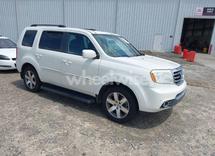 2015 Honda Pilot TOURING (VIN 5FNYF3H96FB017515) main photo