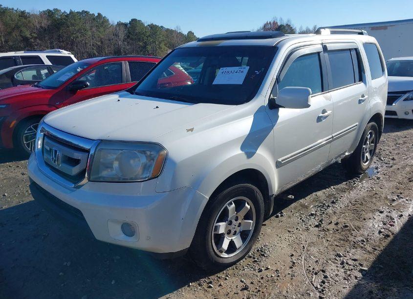 Photo 2 of 2011 Honda Pilot TOURING (VIN 5FNYF3H99BB045951)