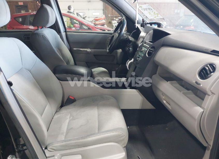 Photo 5 of 2009 Honda Pilot LX (VIN 5FNYF48219B047437)