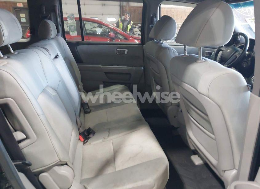 Photo 8 of 2009 Honda Pilot LX (VIN 5FNYF48219B047437)