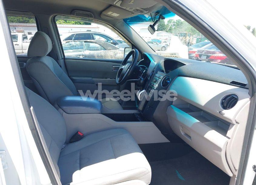 Photo 5 of 2009 Honda Pilot LX (VIN 5FNYF48239B048315)