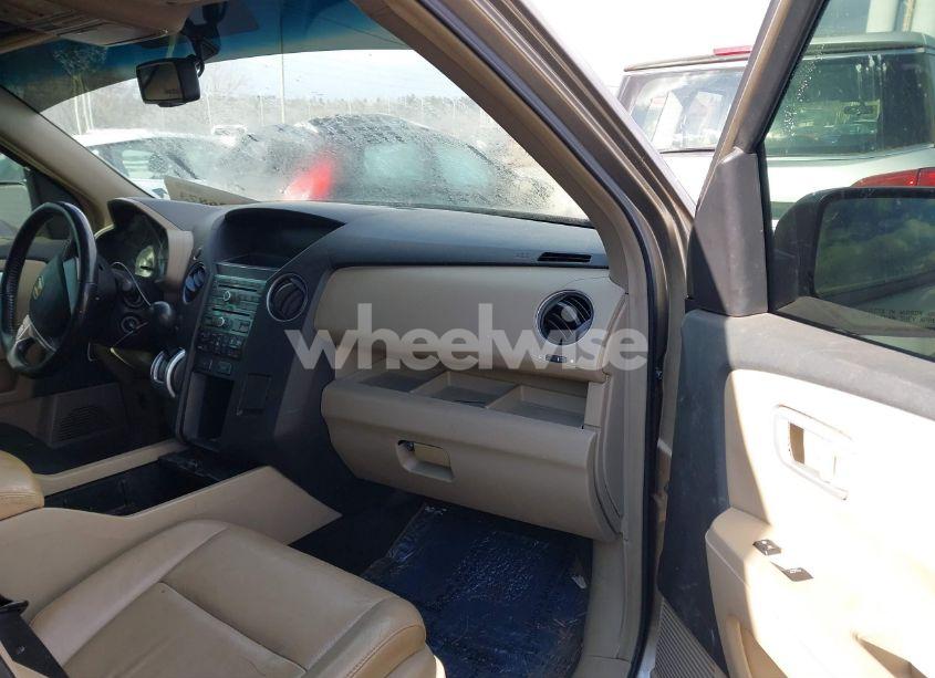 Photo 5 of 2009 Honda Pilot EX-L (VIN 5FNYF48619B026946)