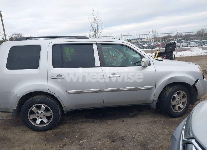 Photo 12 of 2009 Honda Pilot TOURING (VIN 5FNYF488X9B024579)