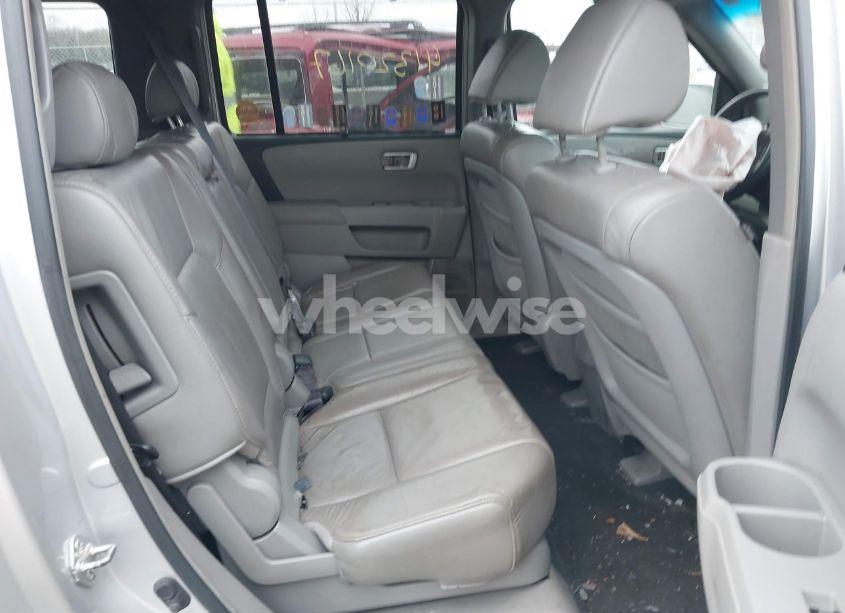 Photo 8 of 2009 Honda Pilot TOURING (VIN 5FNYF488X9B024579)