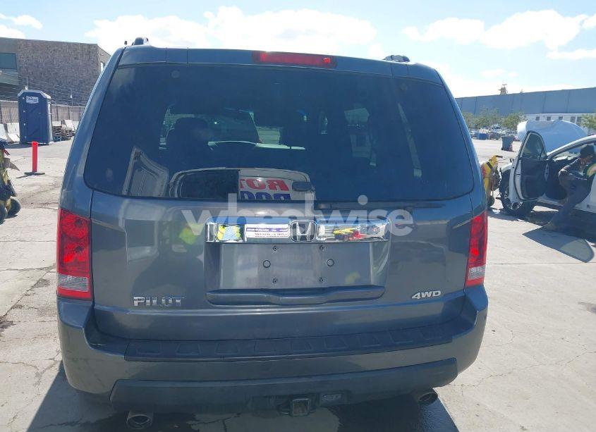 Photo 16 of 2011 Honda Pilot LX (VIN 5FNYF4H20BB028738)