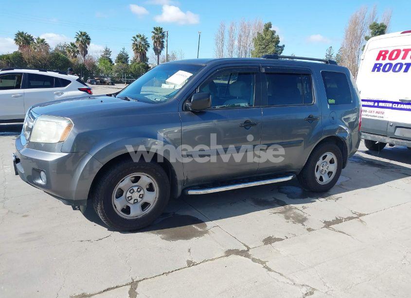 Photo 2 of 2011 Honda Pilot LX (VIN 5FNYF4H20BB028738)
