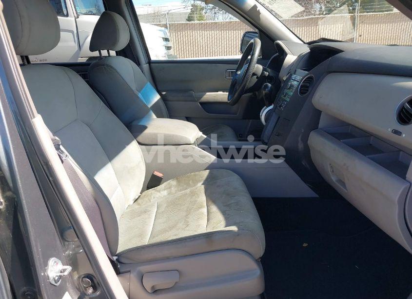 Photo 5 of 2011 Honda Pilot LX (VIN 5FNYF4H20BB028738)