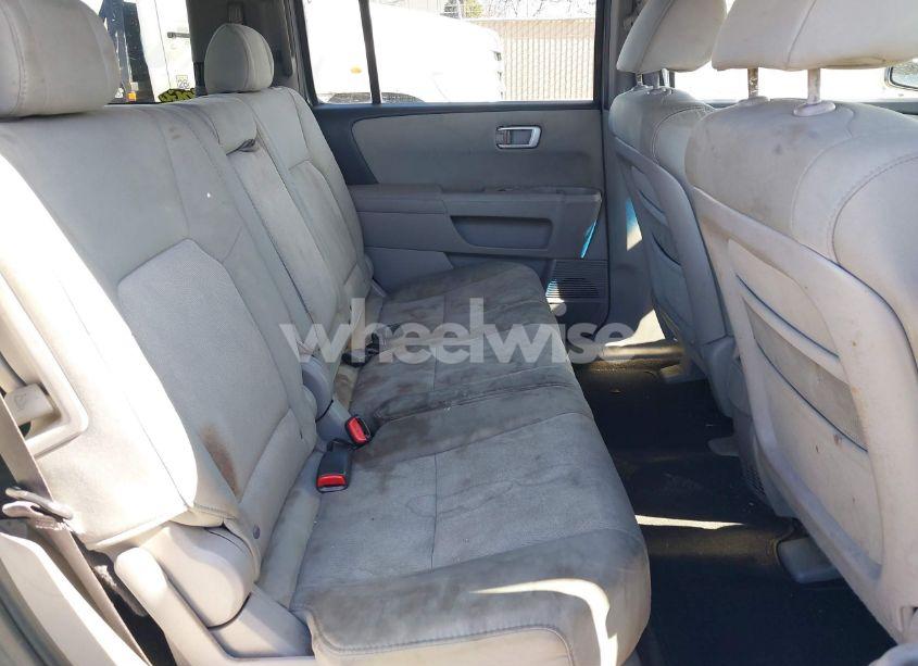 Photo 8 of 2011 Honda Pilot LX (VIN 5FNYF4H20BB028738)