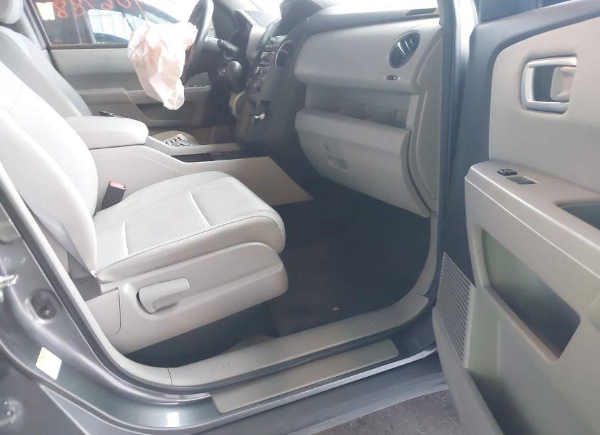 Photo 5 of 2013 Honda Pilot LX (VIN 5FNYF4H20DB037040)