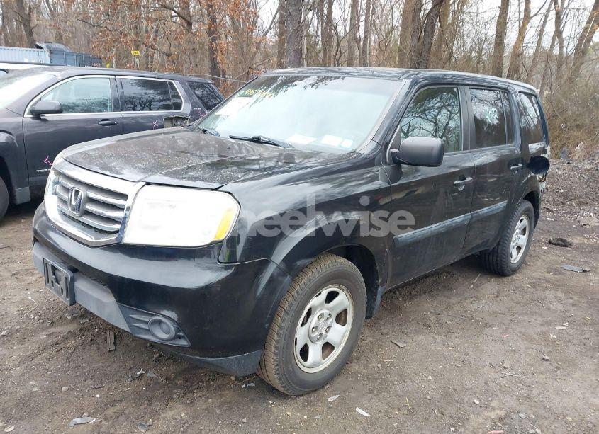 Photo 2 of 2014 Honda Pilot LX (VIN 5FNYF4H20EB007053)
