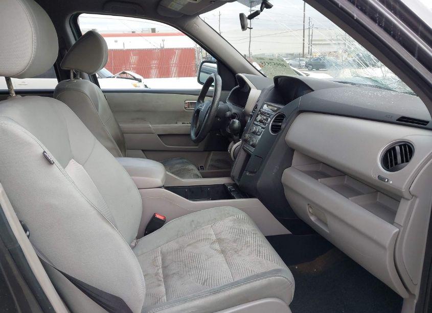 Photo 5 of 2014 Honda Pilot LX (VIN 5FNYF4H20EB052686)