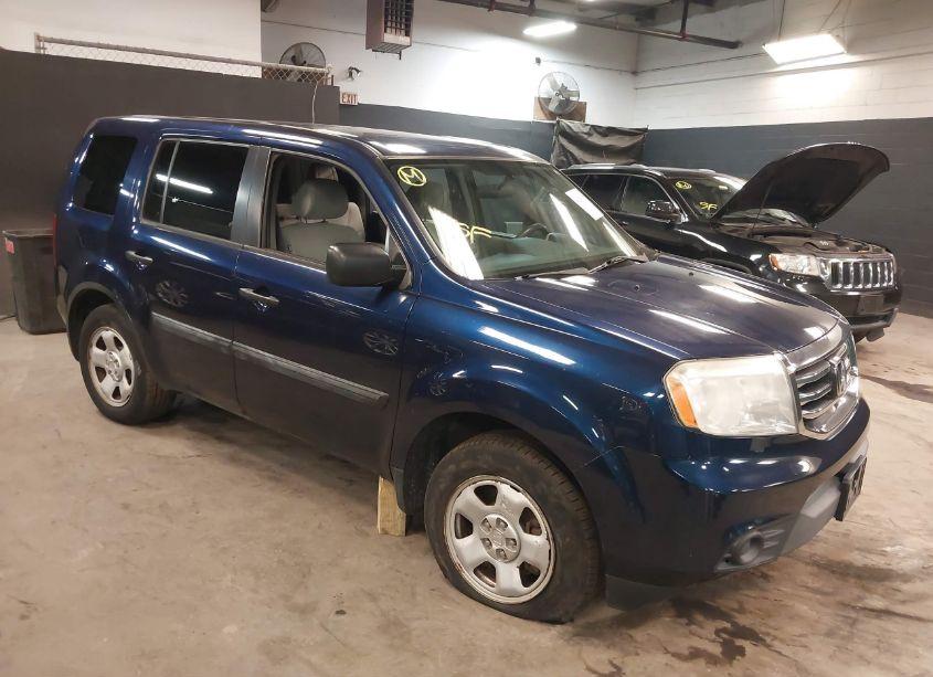 2015 Honda Pilot LX (VIN 5FNYF4H20FB044234) main photo