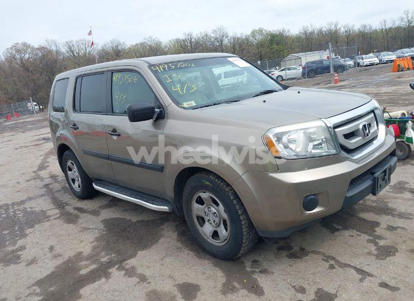 2011 Honda Pilot LX (VIN 5FNYF4H21BB103169) main photo