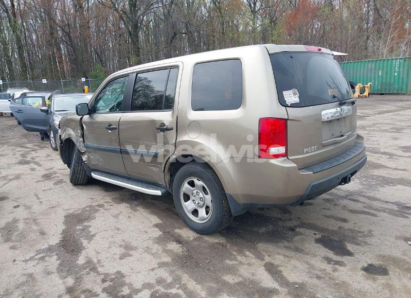 Photo 3 of 2011 Honda Pilot LX (VIN 5FNYF4H21BB103169)