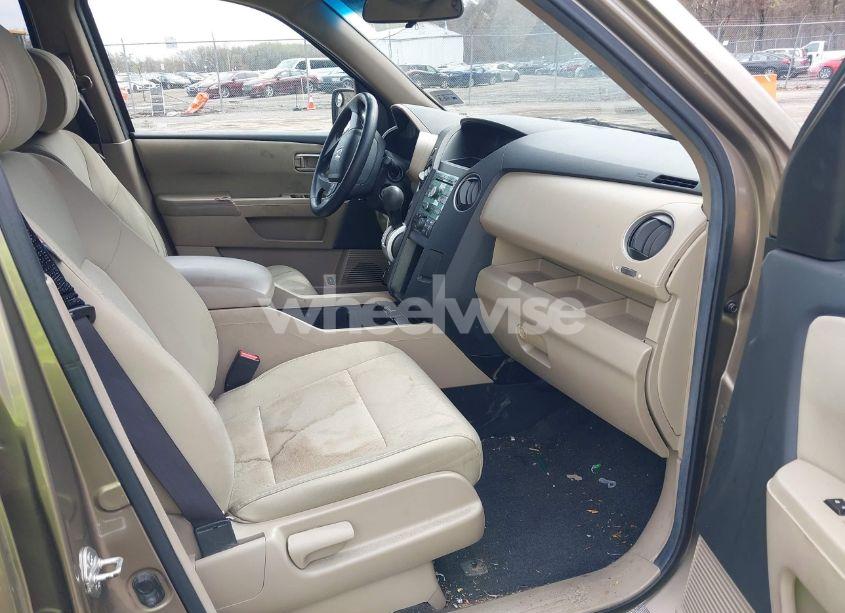 Photo 5 of 2011 Honda Pilot LX (VIN 5FNYF4H21BB103169)