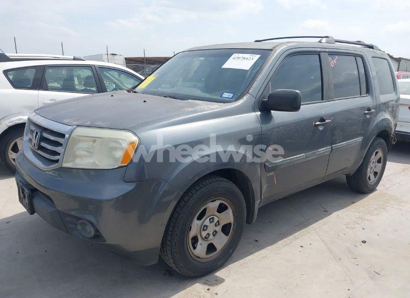 Photo 2 of 2013 Honda Pilot LX (VIN 5FNYF4H21DB014172)