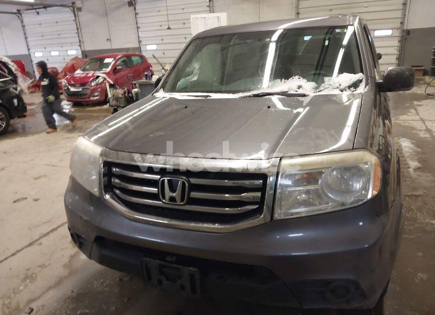 Photo 13 of 2014 Honda Pilot LX (VIN 5FNYF4H21EB009605)