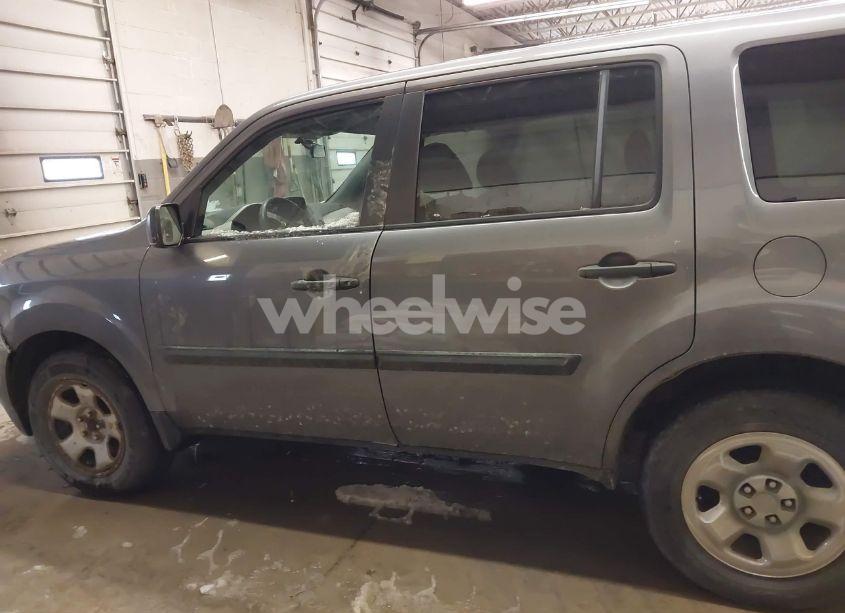 Photo 15 of 2014 Honda Pilot LX (VIN 5FNYF4H21EB009605)