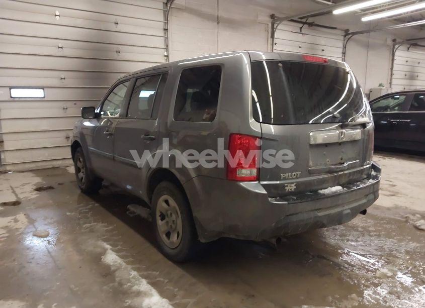 Photo 3 of 2014 Honda Pilot LX (VIN 5FNYF4H21EB009605)