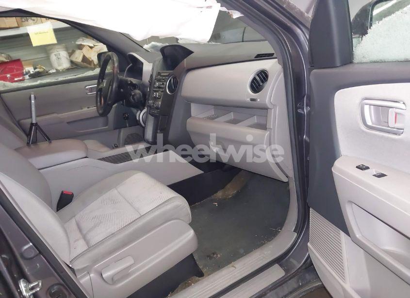 Photo 5 of 2014 Honda Pilot LX (VIN 5FNYF4H21EB009605)