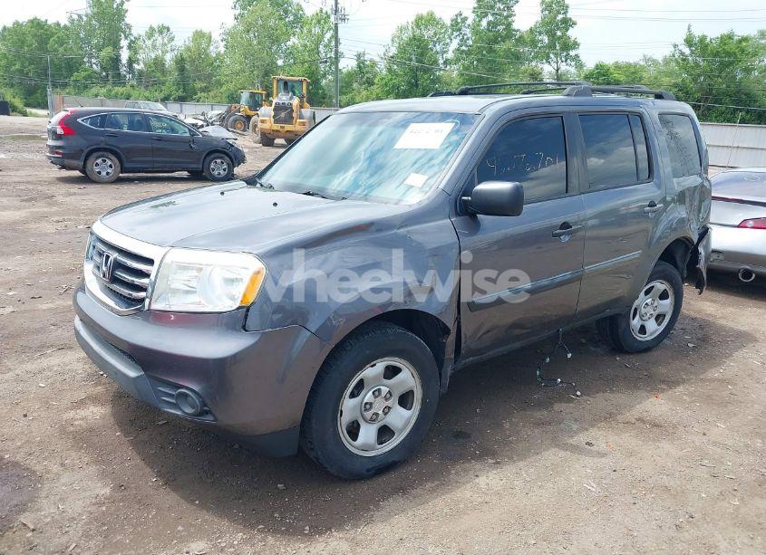 Photo 2 of 2014 Honda Pilot LX (VIN 5FNYF4H21EB048419)