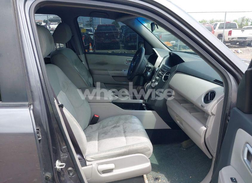 Photo 5 of 2014 Honda Pilot LX (VIN 5FNYF4H21EB048419)