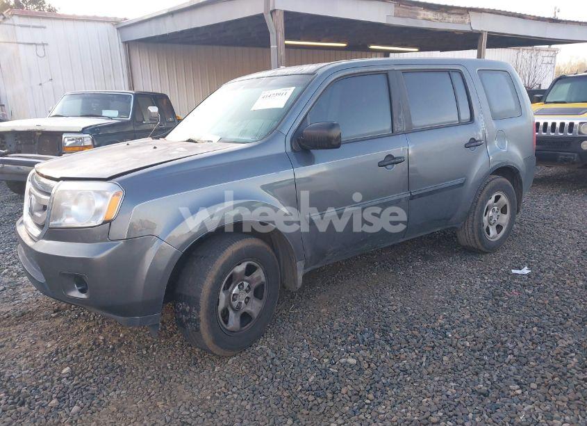 Photo 2 of 2010 Honda Pilot LX (VIN 5FNYF4H22AB025807)