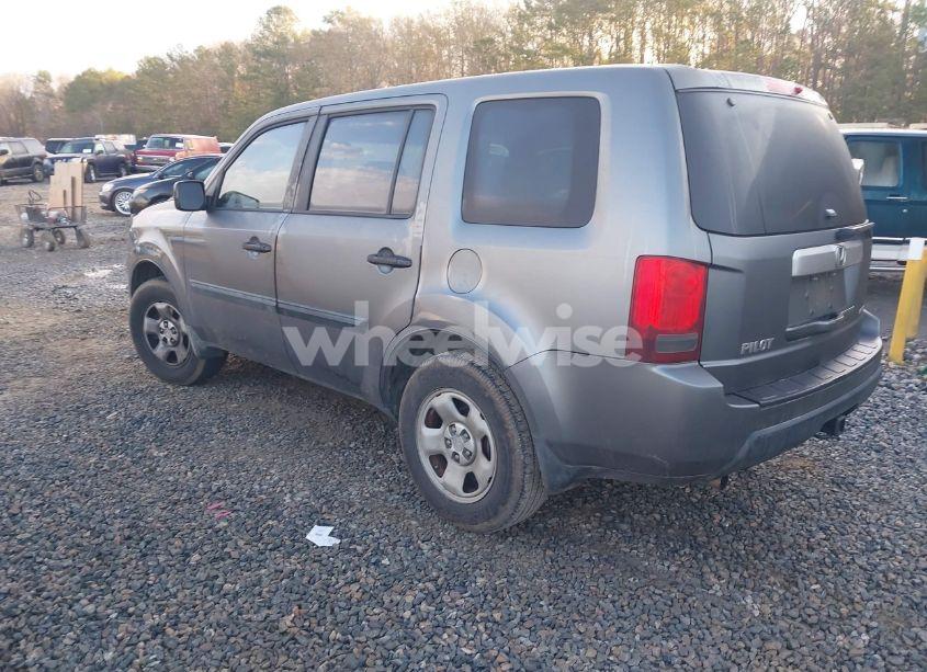 Photo 3 of 2010 Honda Pilot LX (VIN 5FNYF4H22AB025807)