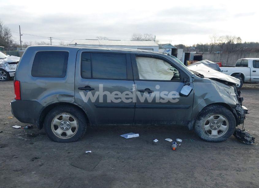 Photo 13 of 2010 Honda Pilot LX (VIN 5FNYF4H22AB032210)