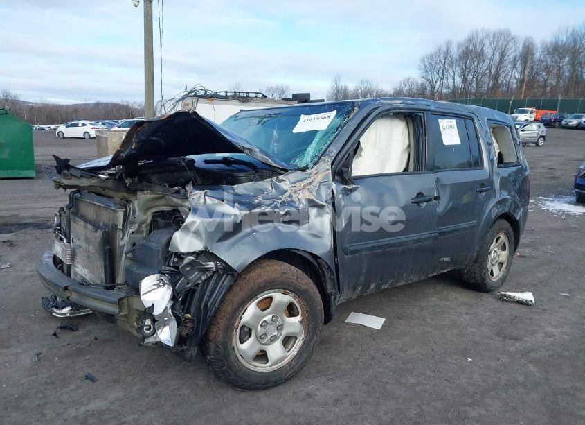 Photo 2 of 2010 Honda Pilot LX (VIN 5FNYF4H22AB032210)