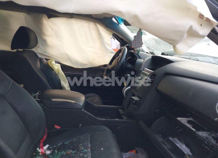 Photo 5 of 2010 Honda Pilot LX (VIN 5FNYF4H22AB032210)