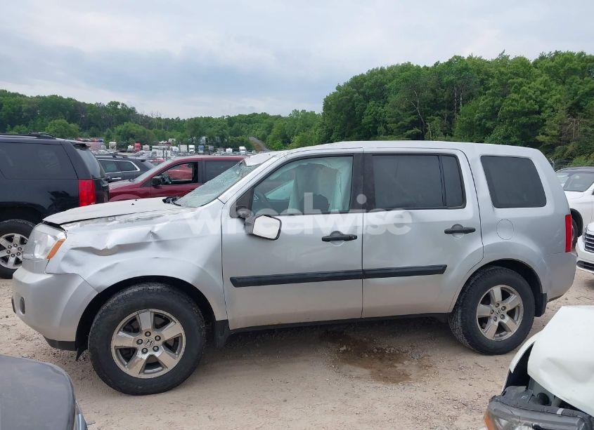 Photo 14 of 2011 Honda Pilot LX (VIN 5FNYF4H22BB021435)