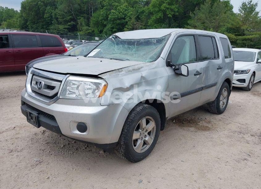 Photo 2 of 2011 Honda Pilot LX (VIN 5FNYF4H22BB021435)