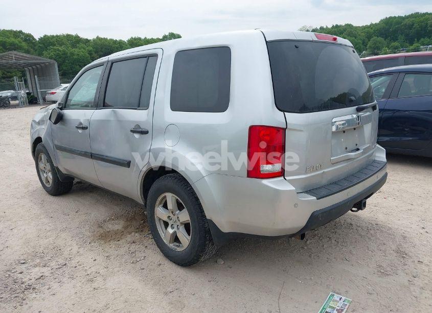 Photo 3 of 2011 Honda Pilot LX (VIN 5FNYF4H22BB021435)