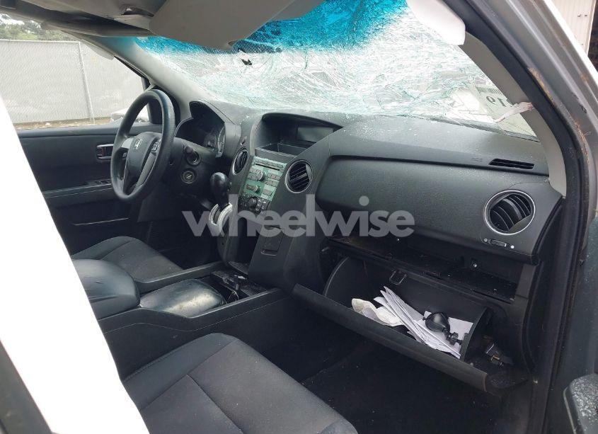 Photo 5 of 2011 Honda Pilot LX (VIN 5FNYF4H22BB021435)