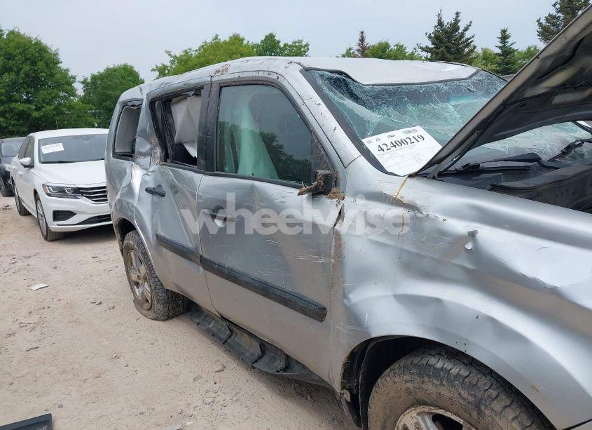 Photo 6 of 2011 Honda Pilot LX (VIN 5FNYF4H22BB021435)