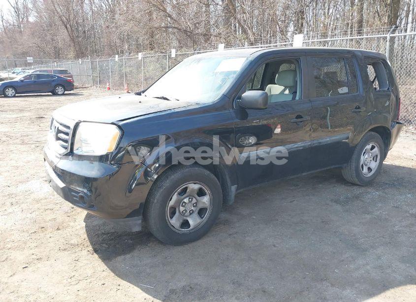 Photo 2 of 2014 Honda Pilot LX (VIN 5FNYF4H22EB015512)