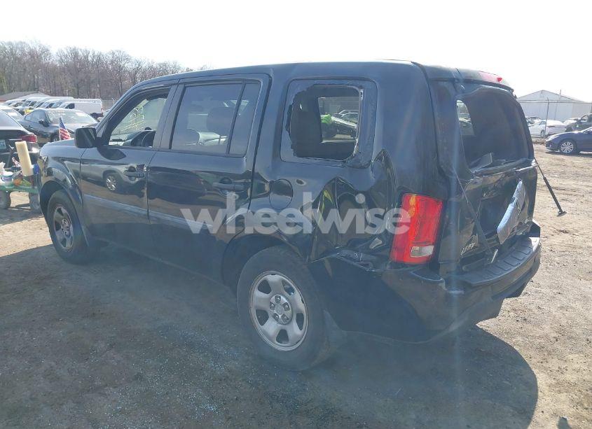 Photo 3 of 2014 Honda Pilot LX (VIN 5FNYF4H22EB015512)