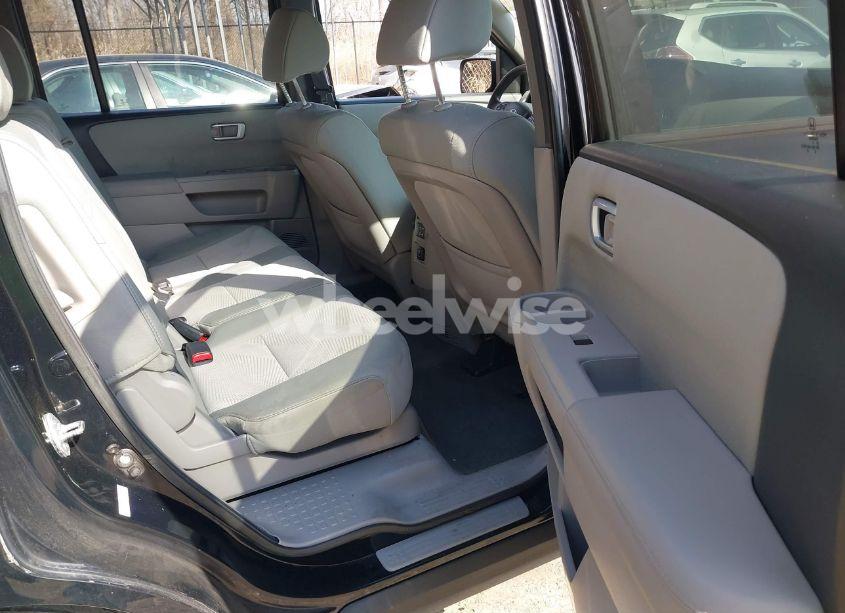 Photo 8 of 2014 Honda Pilot LX (VIN 5FNYF4H22EB015512)