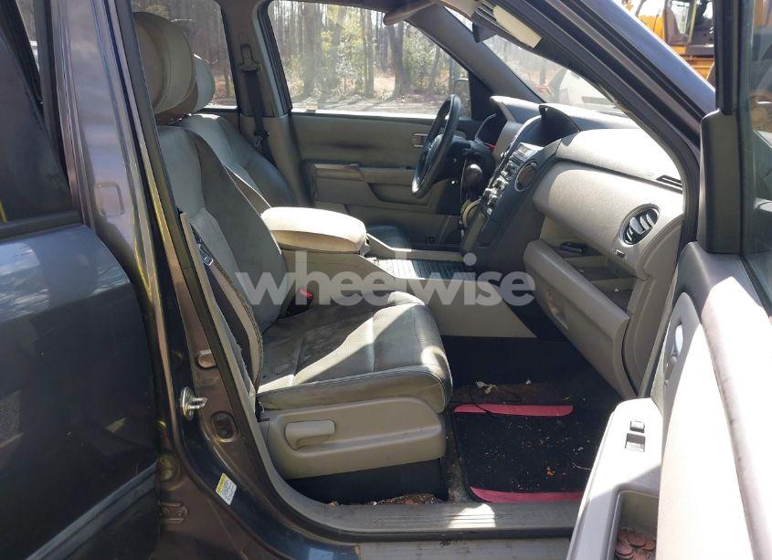 Photo 5 of 2014 Honda Pilot LX (VIN 5FNYF4H22EB056514)