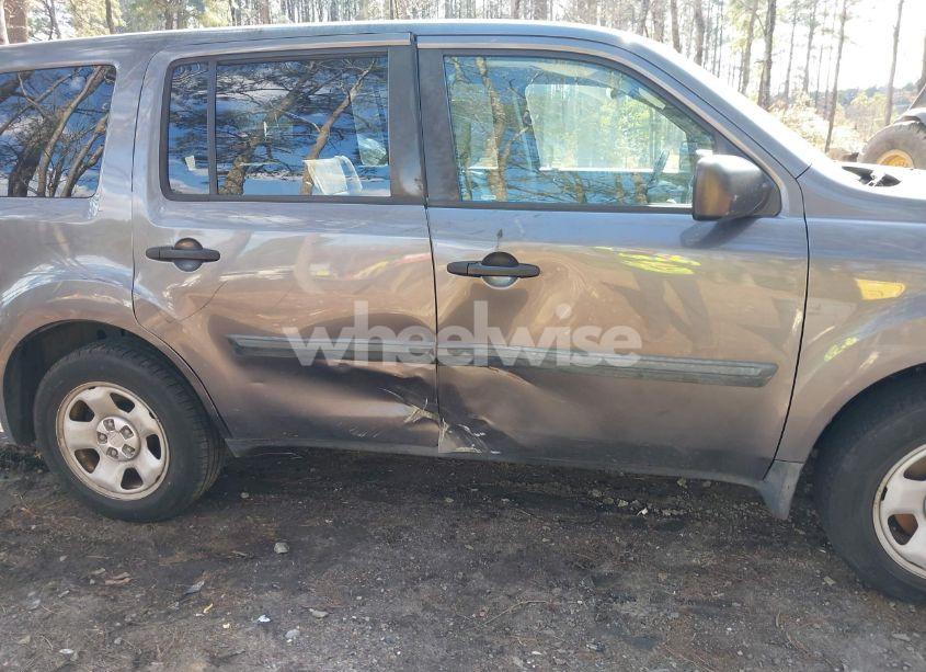 Photo 6 of 2014 Honda Pilot LX (VIN 5FNYF4H22EB056514)