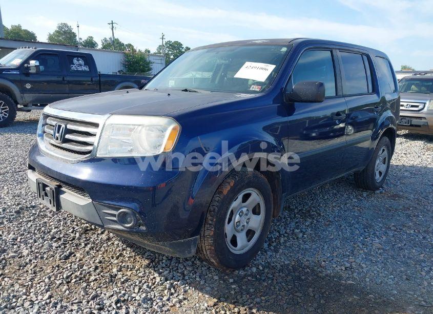 Photo 2 of 2015 Honda Pilot LX (VIN 5FNYF4H22FB007587)