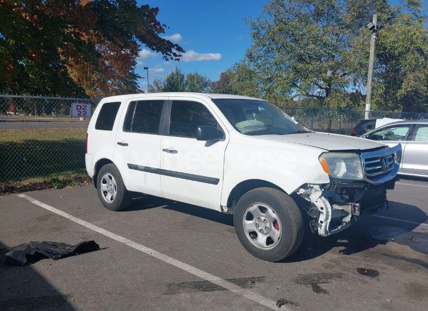 2015 Honda Pilot LX (VIN 5FNYF4H22FB062198) main photo