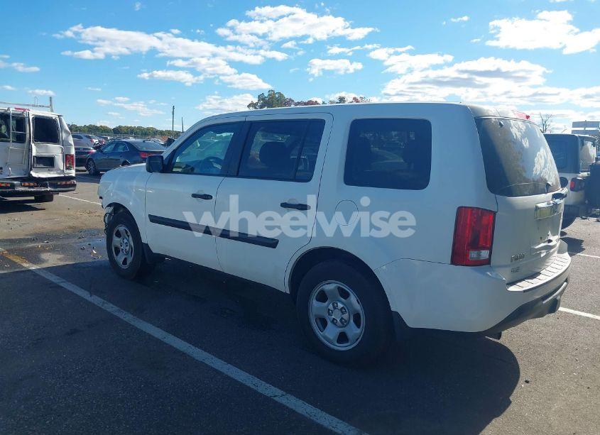 Photo 3 of 2015 Honda Pilot LX (VIN 5FNYF4H22FB062198)