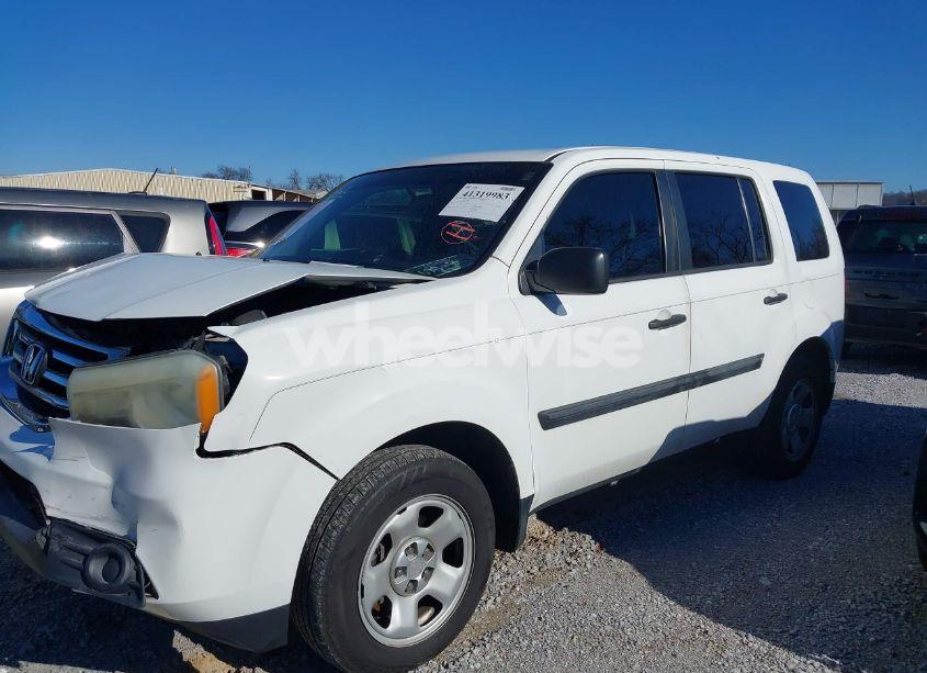 Photo 2 of 2015 Honda Pilot LX (VIN 5FNYF4H22FB062220)