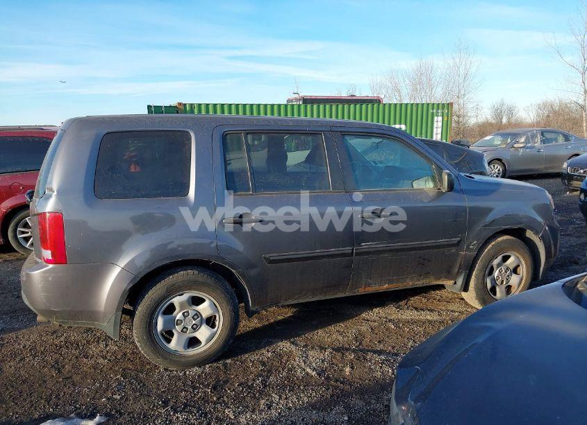 Photo 13 of 2015 Honda Pilot LX (VIN 5FNYF4H22FB077526)